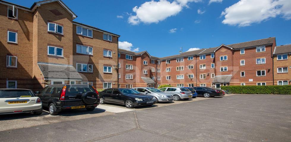 			New Instruction! Canal View!, 1 Bedroom, 1 bath, 1 reception Apartment			 Bream Close, Tottenham